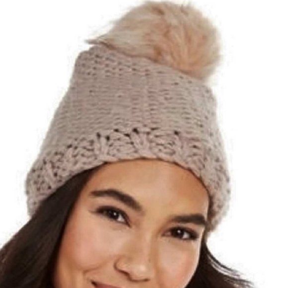 Echo Knit Faux Fur Pom Beanie (444) - Picture 4 of 4